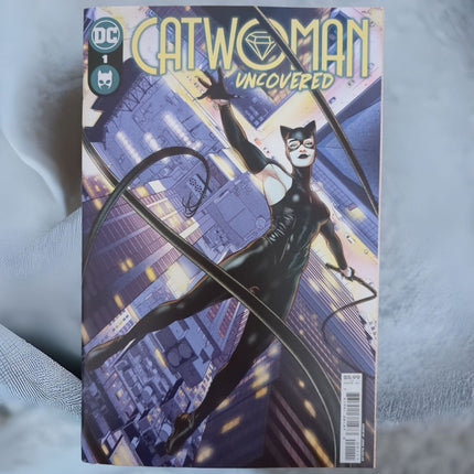 CATWOMAN UNCOVERED #1 - JAMIE MCKELVIE - REGULAR (2023)