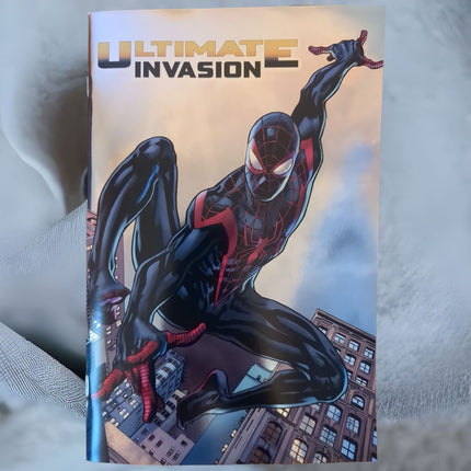 ULTIMATE INVASION #1  BRYAN HITCH FOIL VARIANT 2023