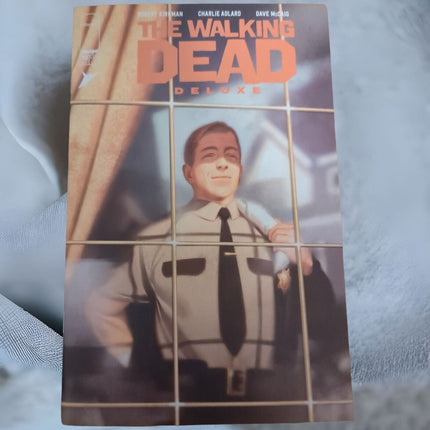 THE WALKING DEAD DELUXE #70 - JULIAN TOTINO TEDESCO VARIANT (2023)