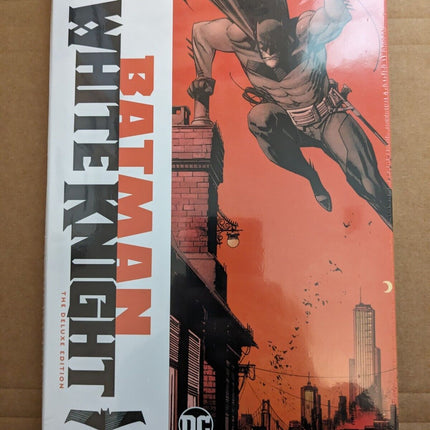 BATMAN WHITE KNIGHT DELUXE EDITION - HARDCOVER  (DC COMICS 2020)
